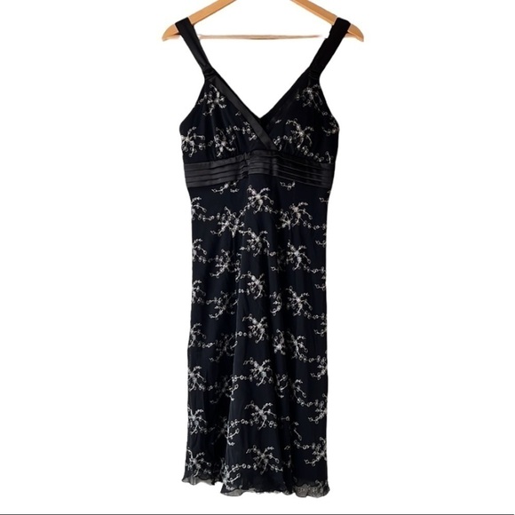 𝅺le CHÂTEAU Black V Neck Sleeveless Dress Size Small - Picture 1 of 13